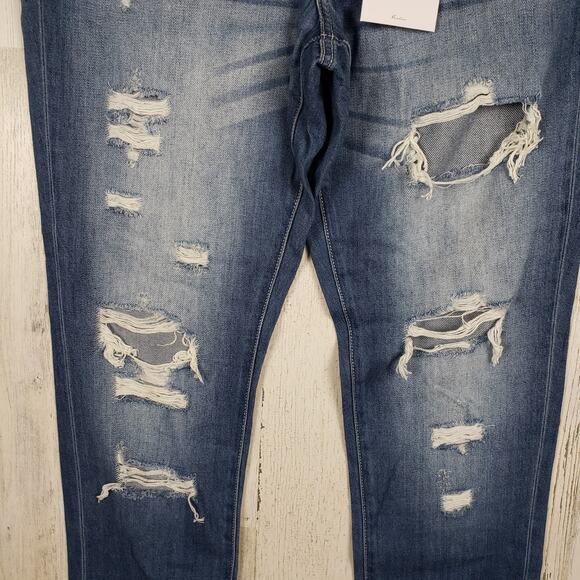 NWT Kancan Distressed Denim Russell Mid-Rise Boyfriend Relaxed Jeans Size 9/28 - Picture 3 of 10